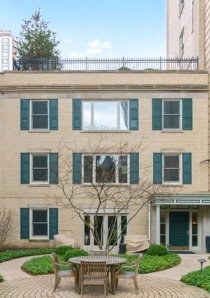 exterior of coach house for rent in chicago