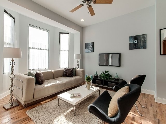 Pilsen Condos For Rent: 2 Bedroom, 2 Bathroom At 2354 S OAKLEY AVE #2C