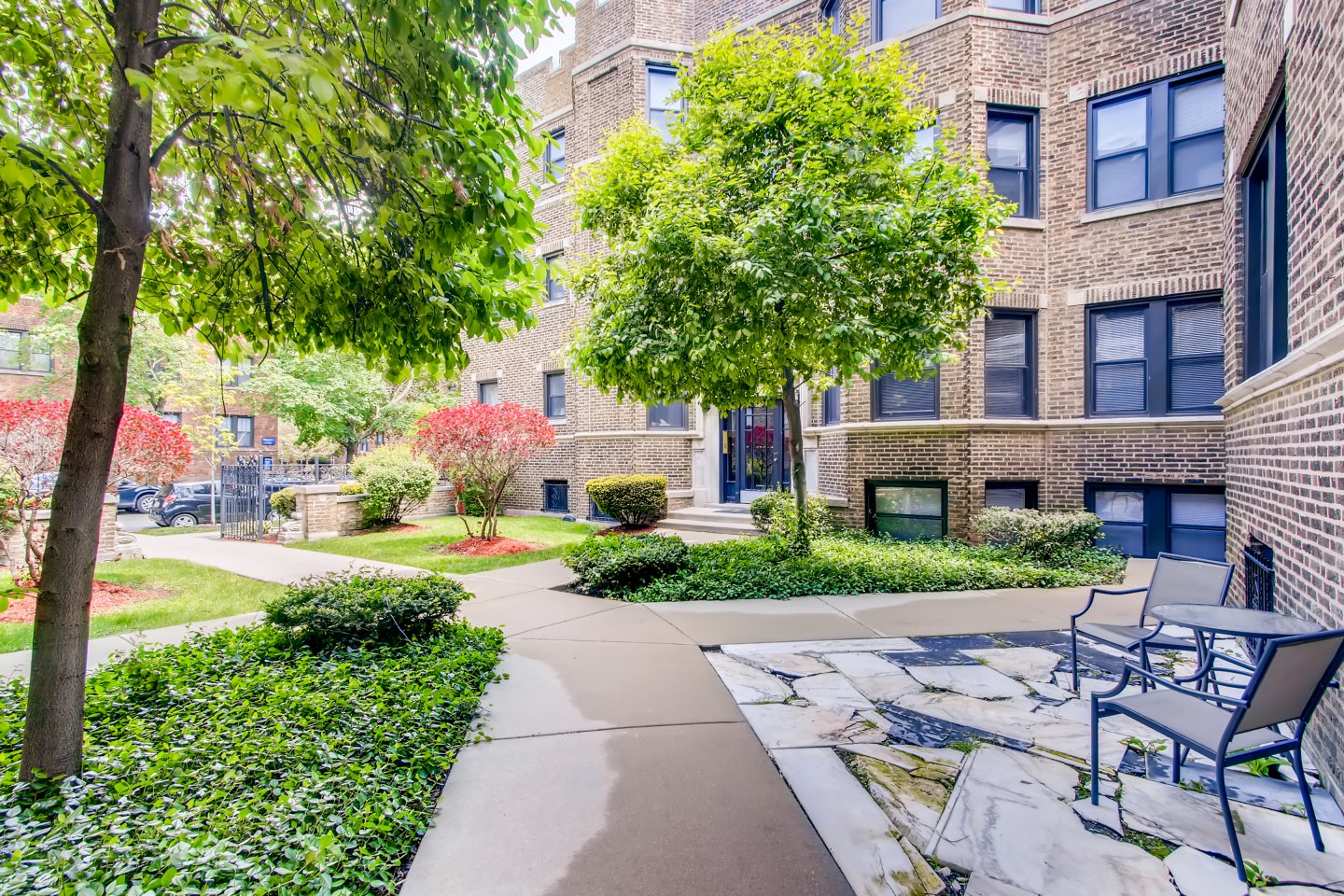 629 W Cornelia Apartments For Rent Chicago Domu