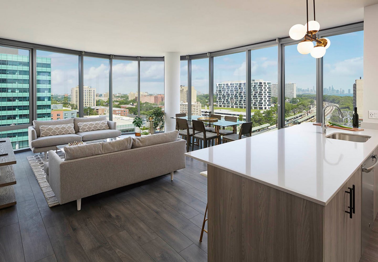 5252 Apartments in Hyde Park, Chciago