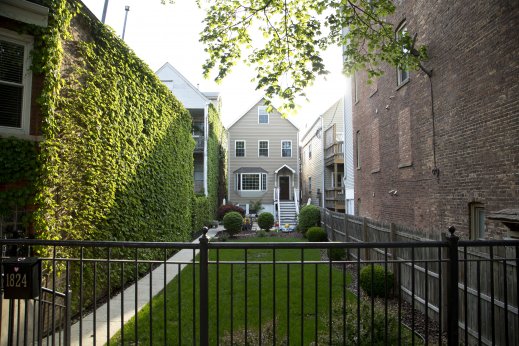 Workers cottage house front yard in Bucktown Chicago