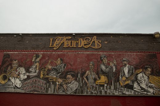 Famous musicians wall mural of Le Fleur De Lis on S Prairie Ave in Bronzeville